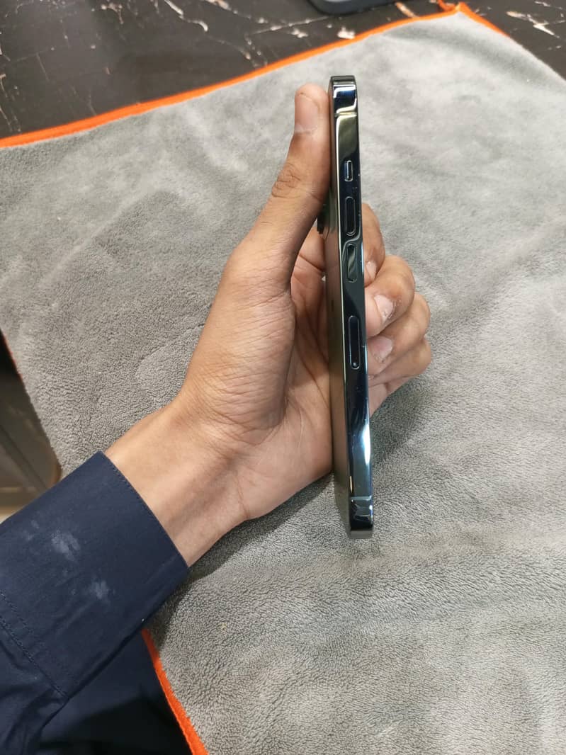 Apple iPhone 13 Pro 1
