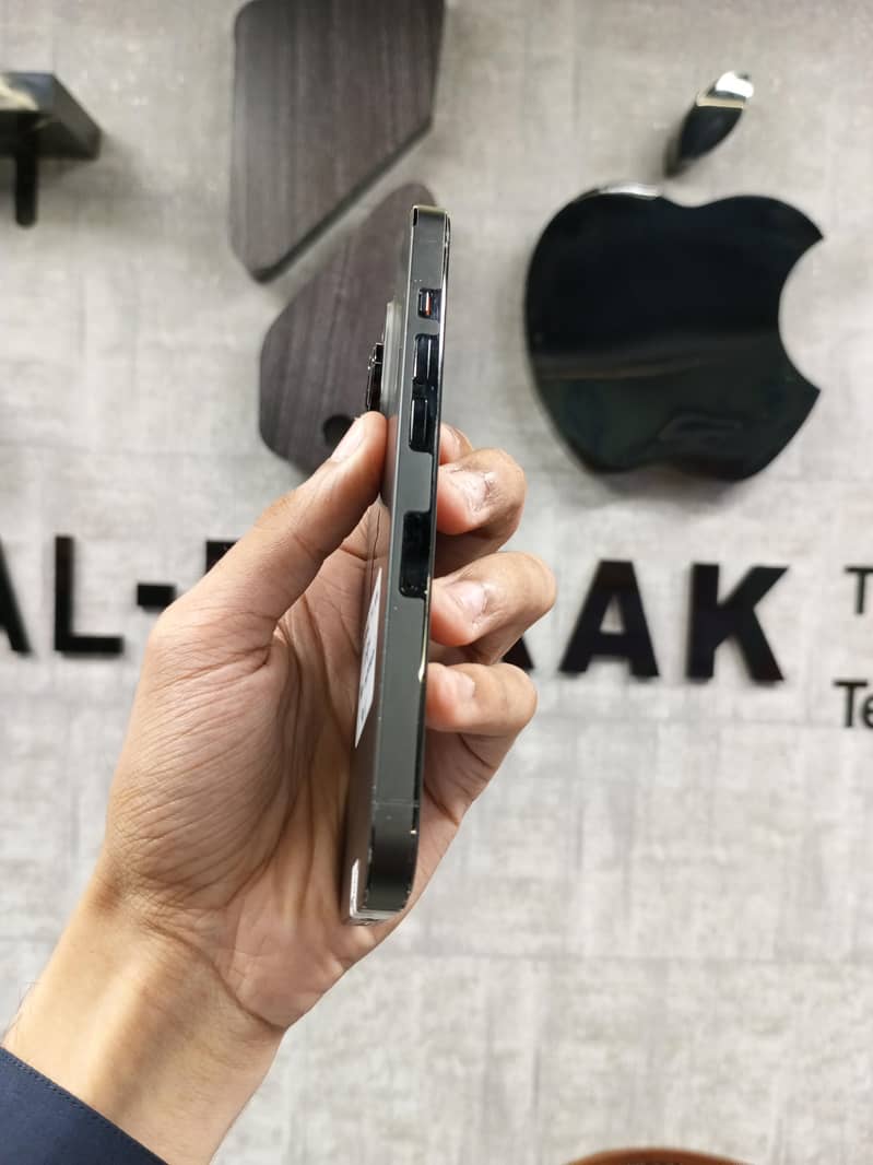 Apple iPhone 14 Pro 2
