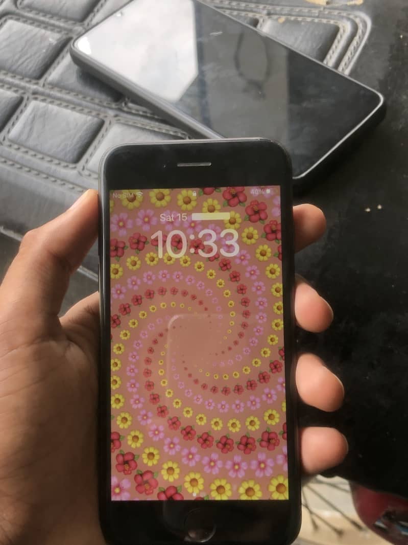 Apple iPhone 8 1