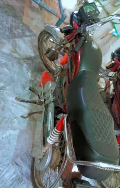united motorcycle model 2022 ek hath py use hwa hai quilty a. one
