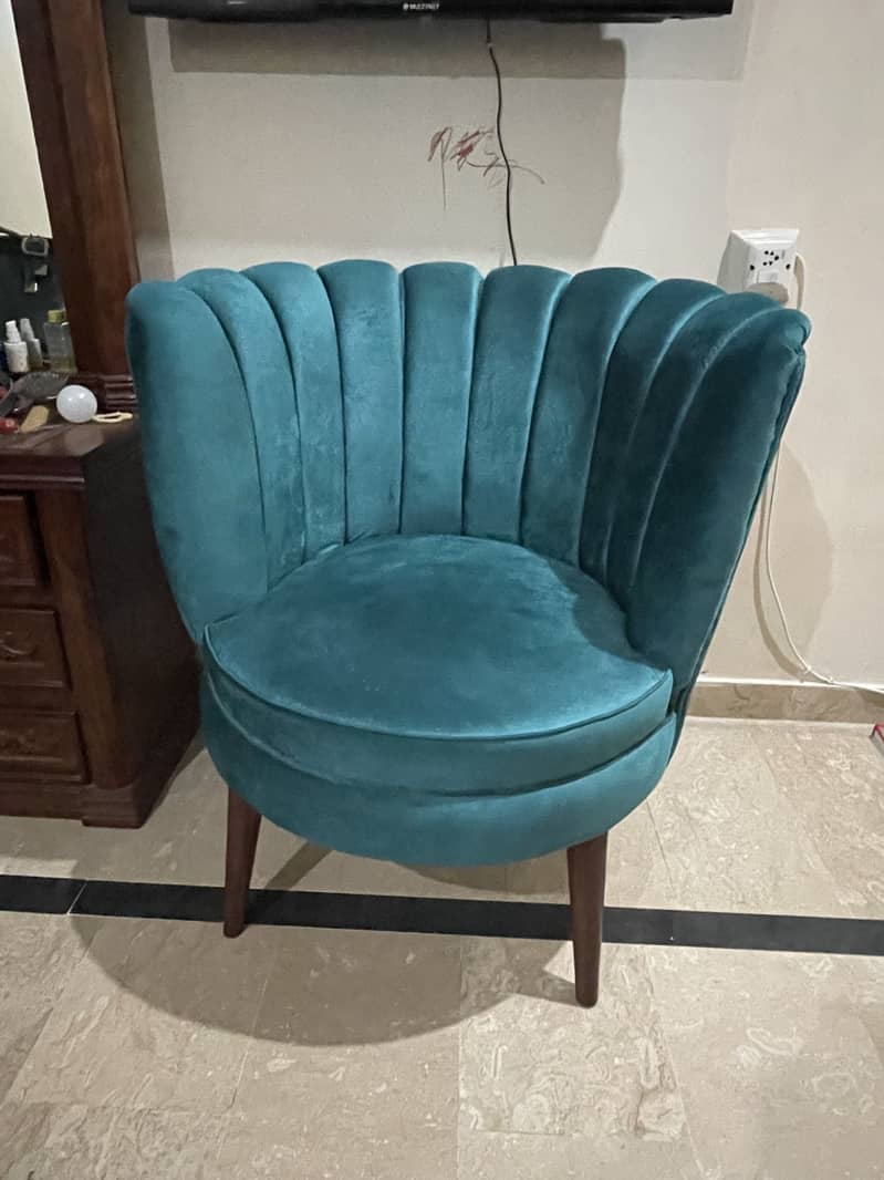 2 chairs with stool 1
