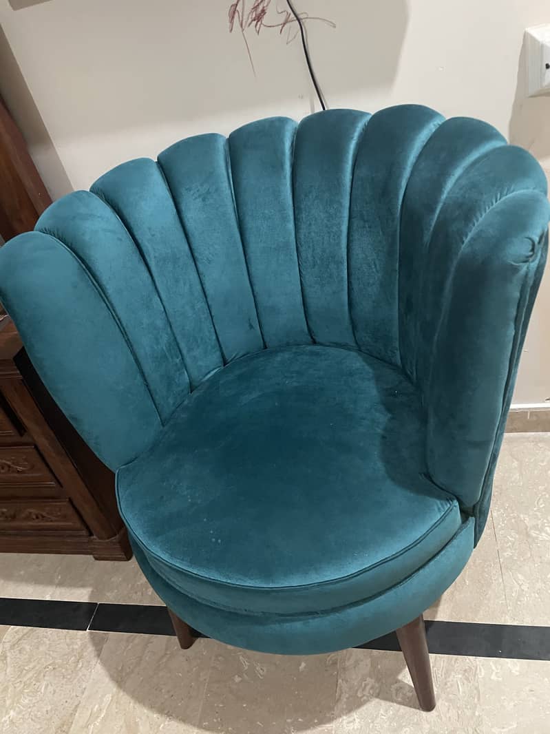 2 chairs with stool 2