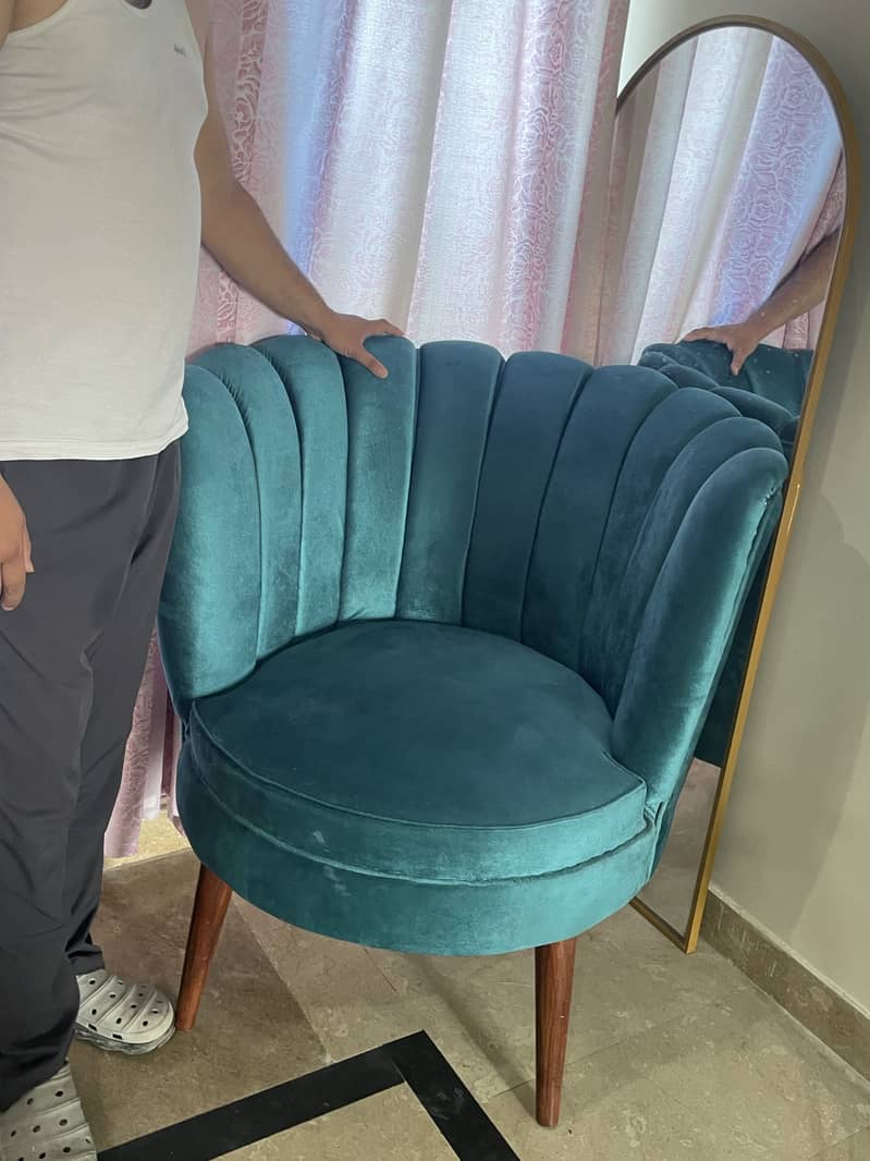2 chairs with stool 3