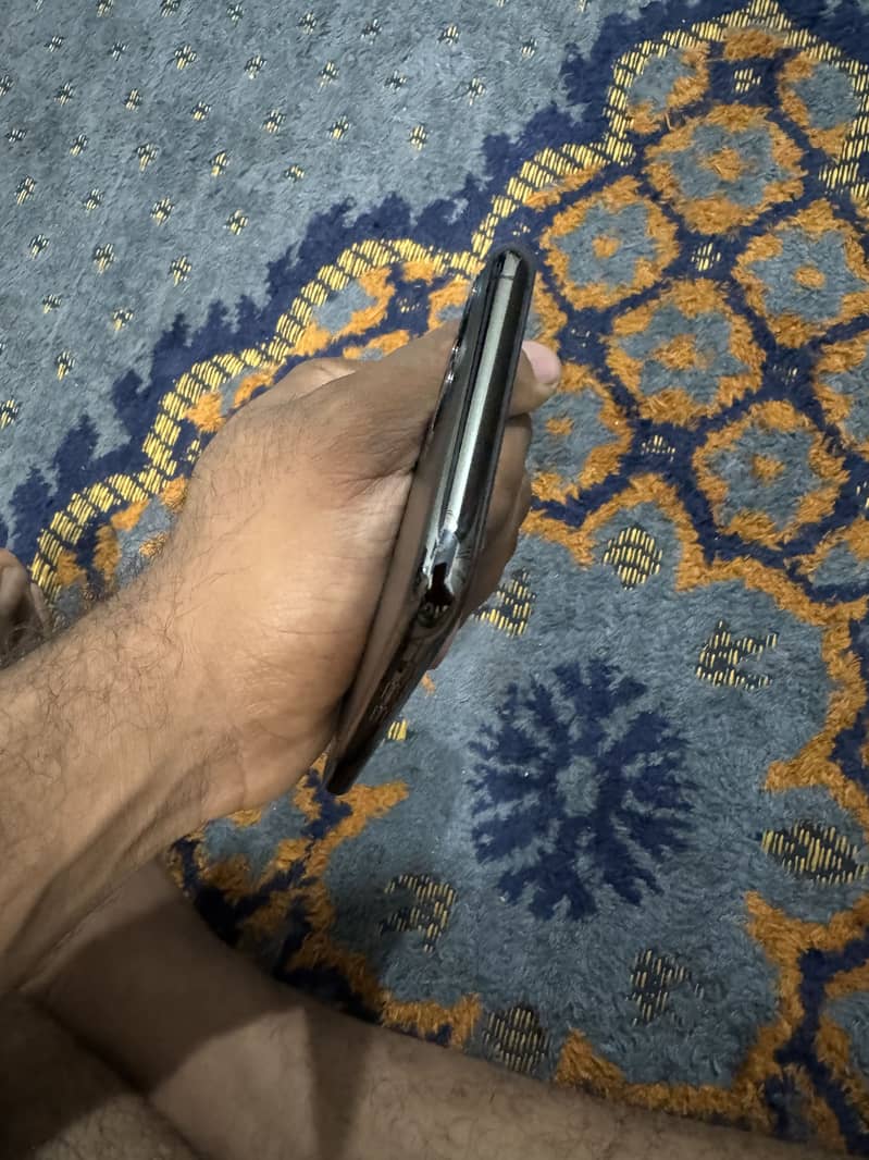 Apple iPhone 11 Pro 1