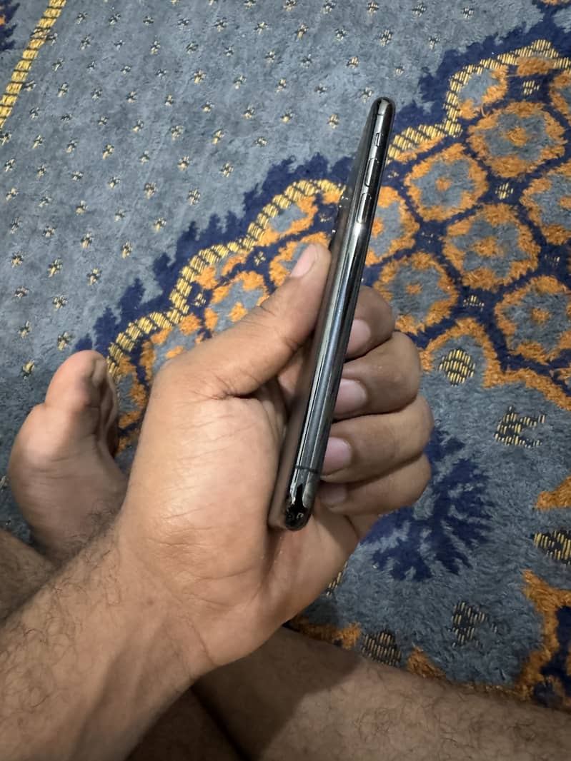Apple iPhone 11 Pro 2