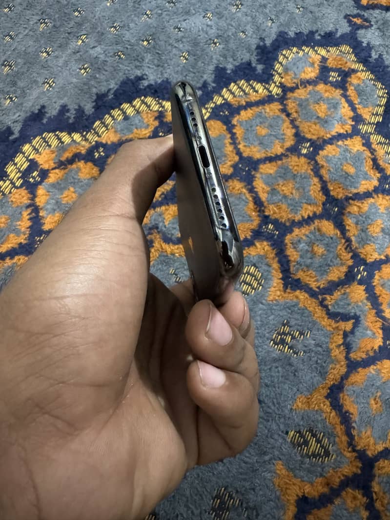 Apple iPhone 11 Pro 4