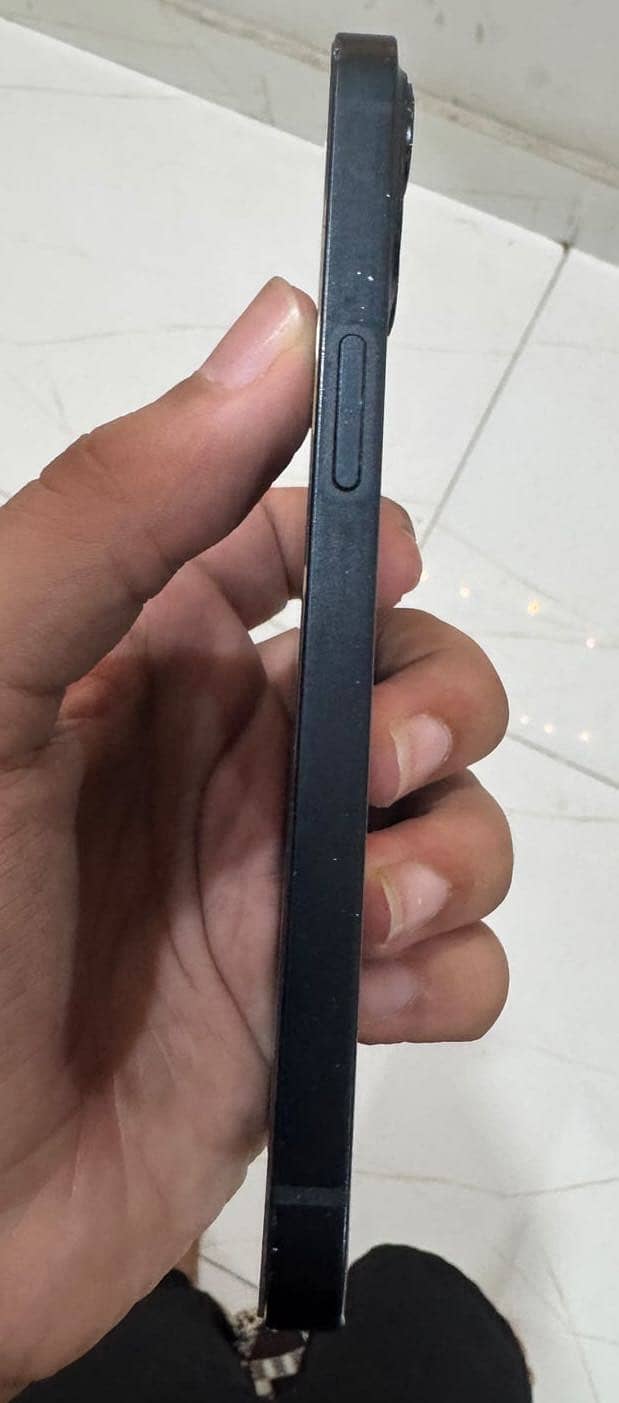 Apple iPhone 13 2