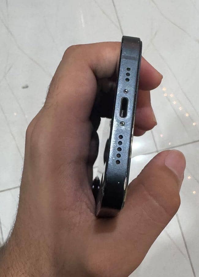 Apple iPhone 13 5