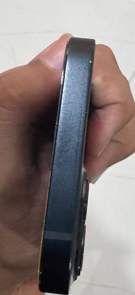Apple iPhone 13 6