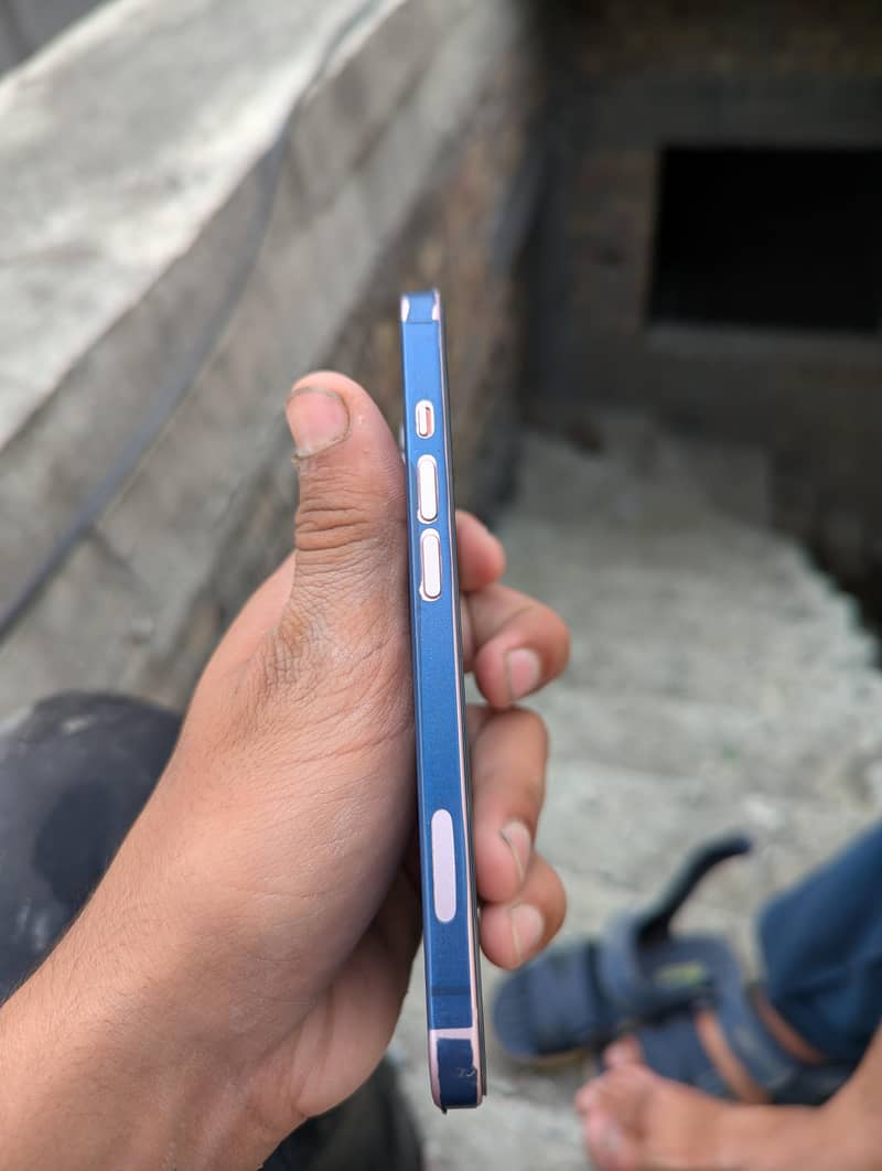 Apple iPhone 15 7