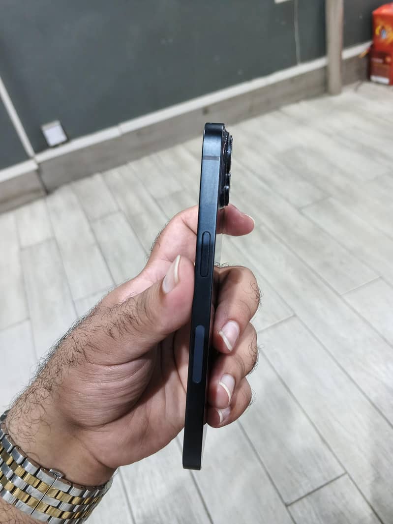 Apple iPhone 14 4