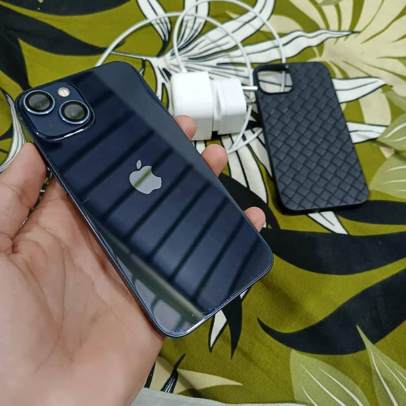 Apple iPhone 13 0