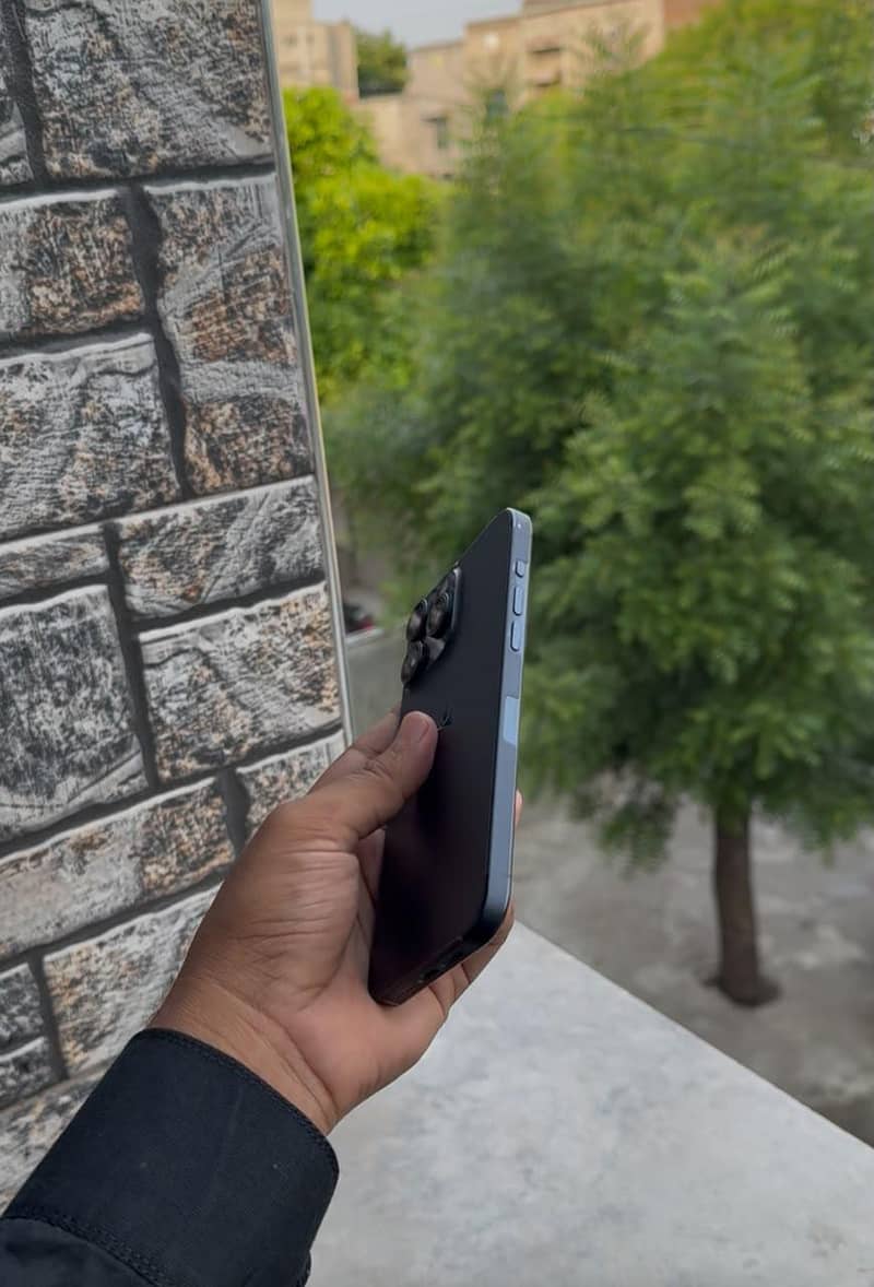 Apple iPhone 15 Pro Max 2