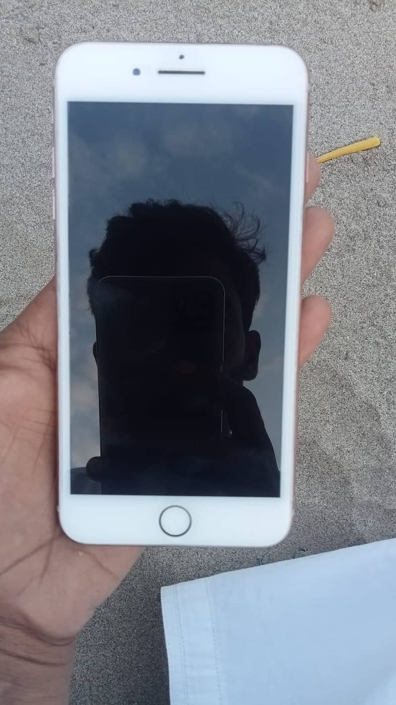 Apple iPhone 8 Plus 1