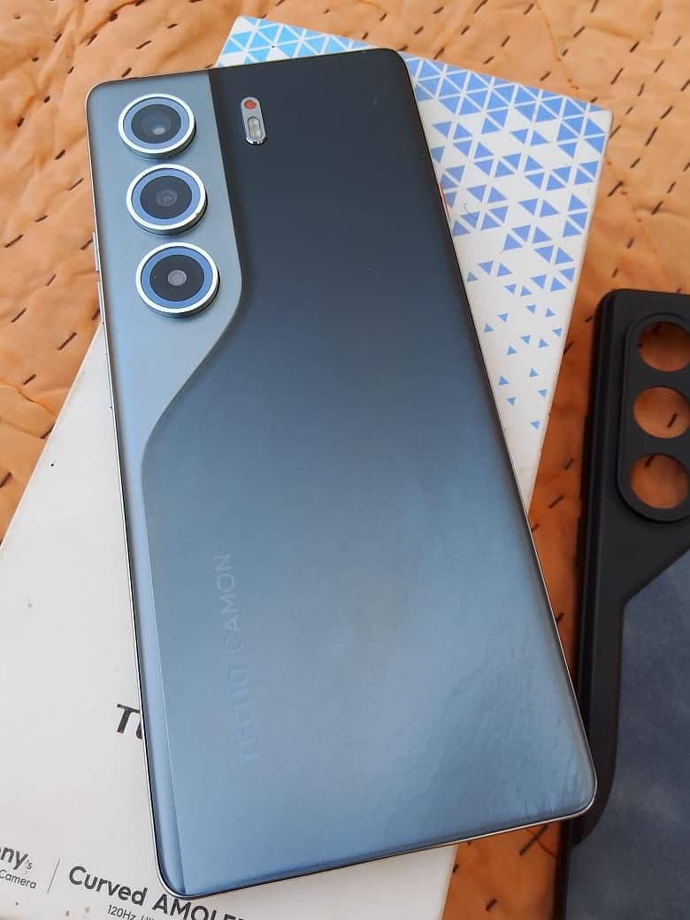 Tecno CAMON 40 Pro 0