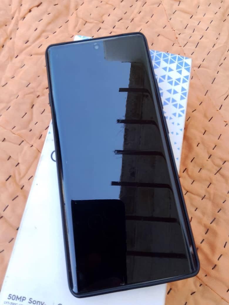 Tecno CAMON 40 Pro 3