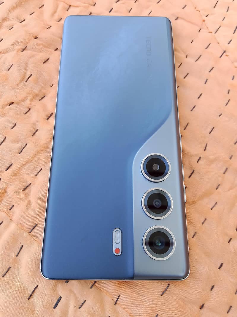 Tecno CAMON 40 Pro 4