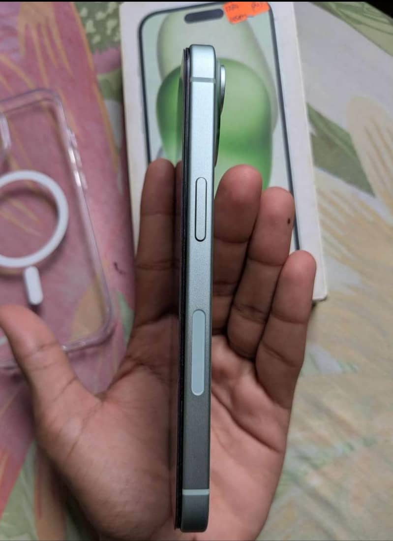 Apple iPhone 15 4