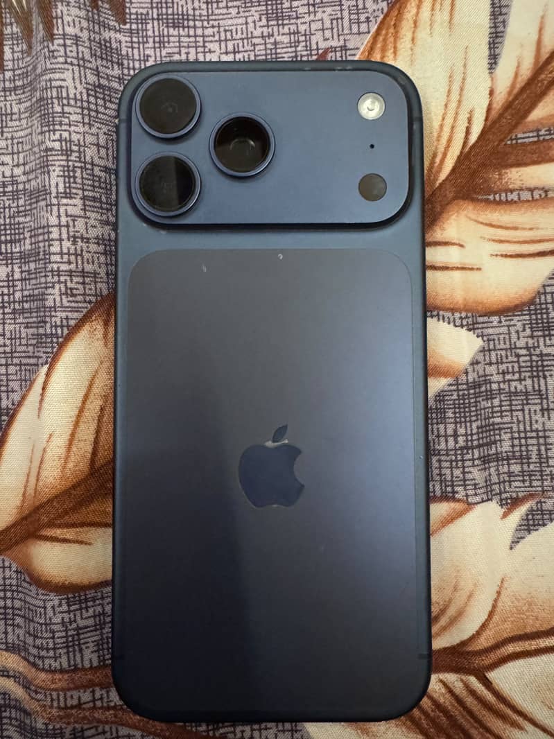 Apple iPhone 17 Pro Max 3