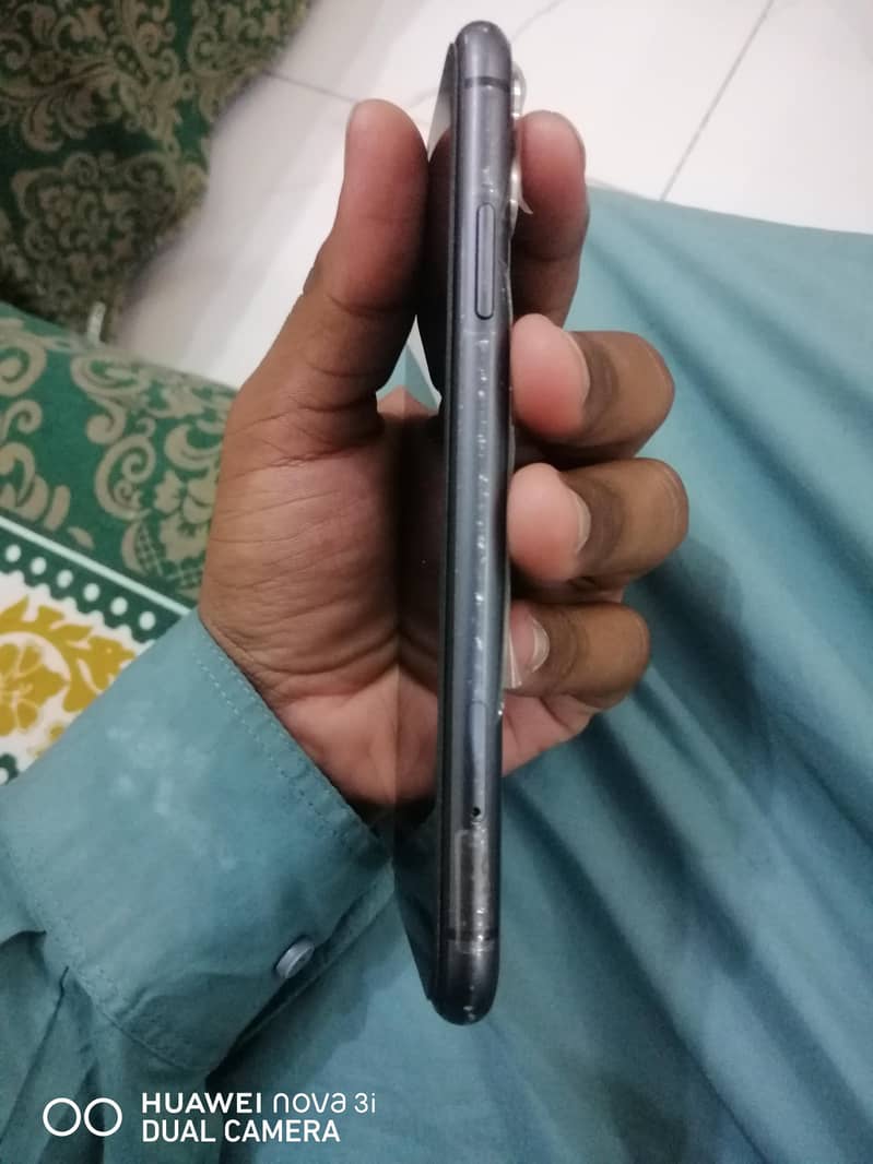 Apple iPhone 11 3