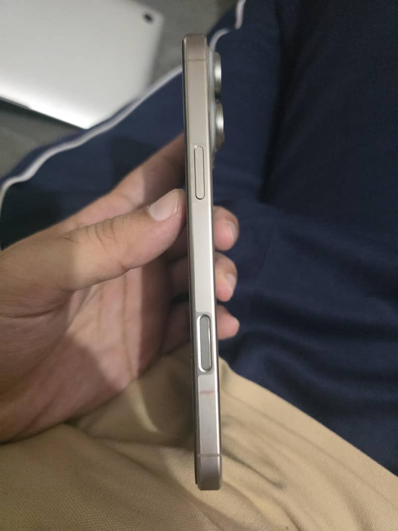 Apple iPhone 16 Pro Max 2