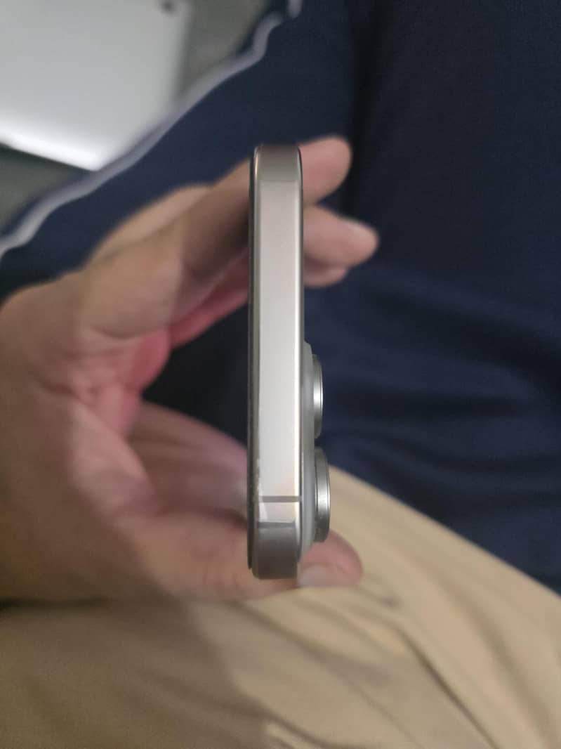 Apple iPhone 16 Pro Max 3