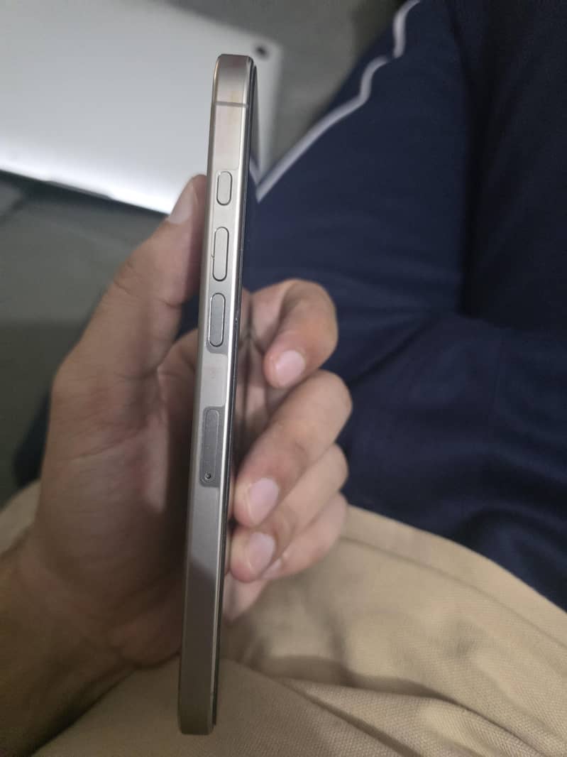 Apple iPhone 16 Pro Max 5