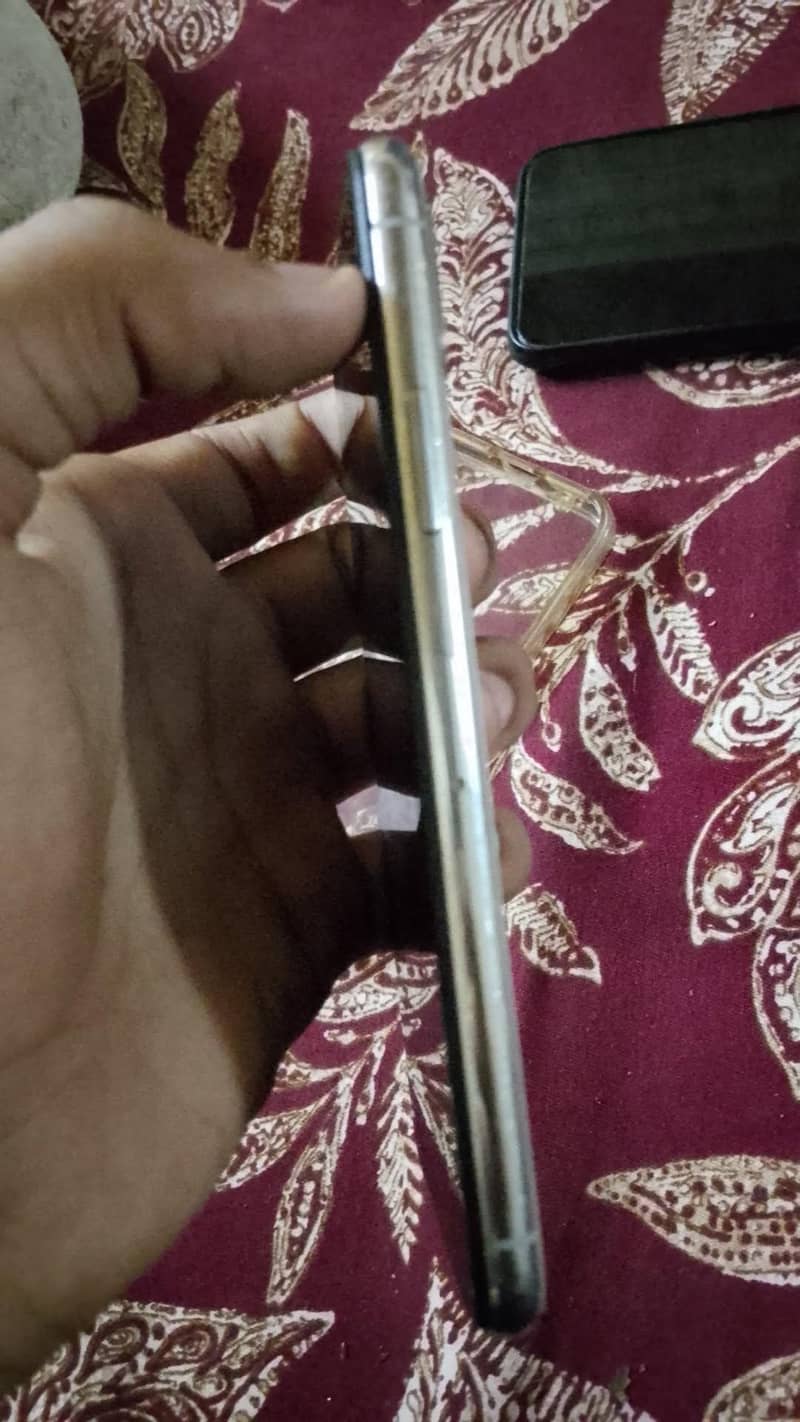 Apple iPhone X 3