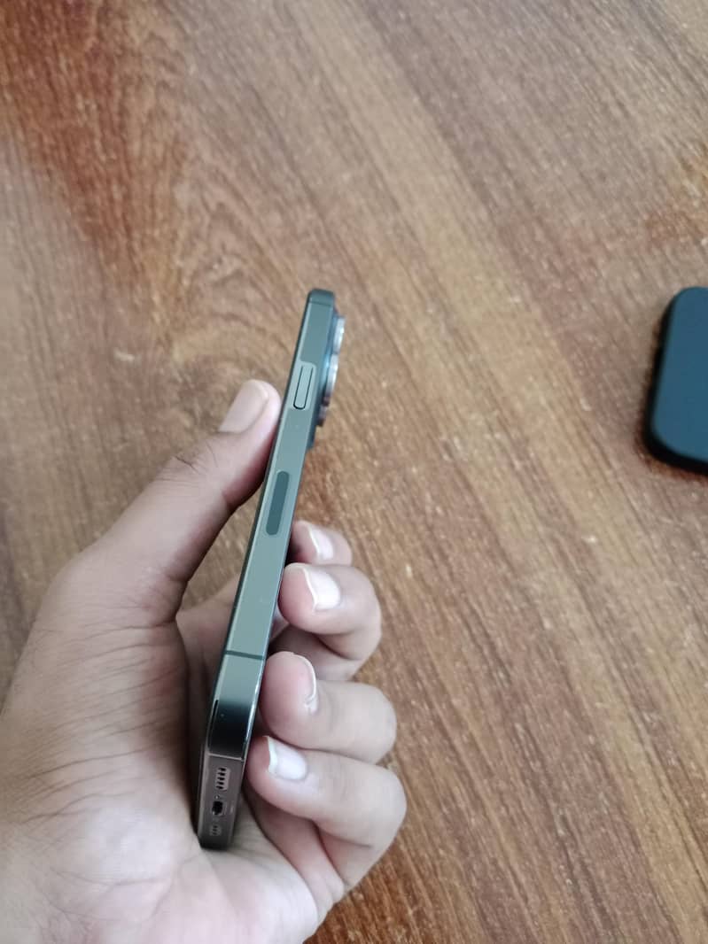 Apple iPhone 13 Pro 2
