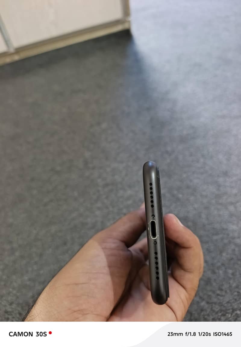 Apple iPhone 11 3