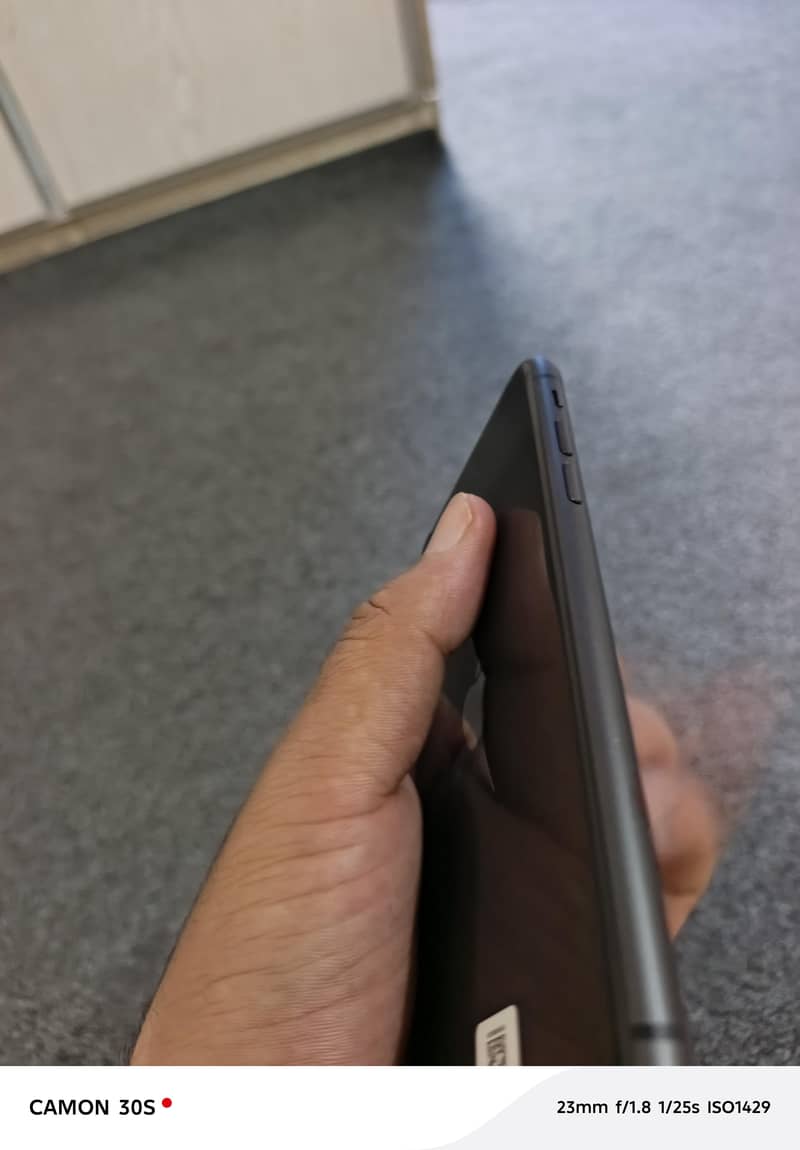 Apple iPhone 11 4