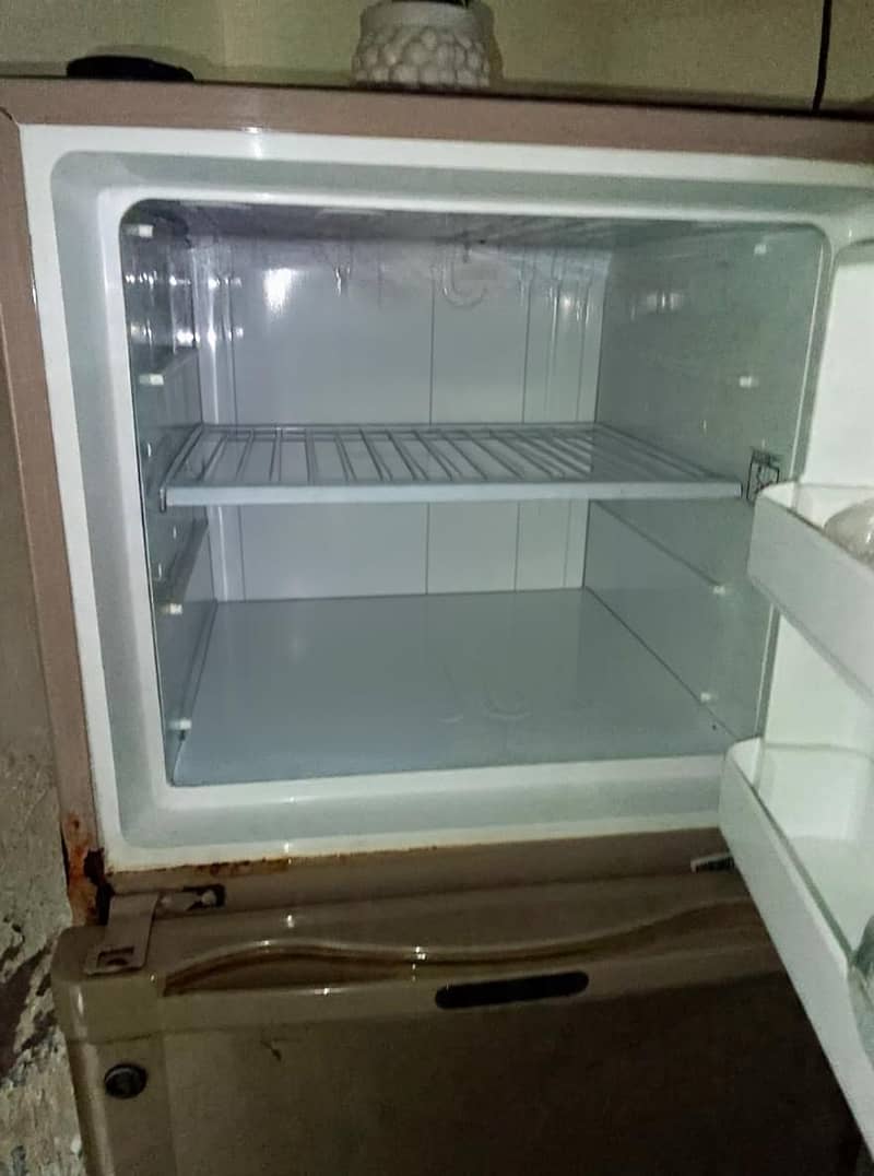 Dawlance refrigerator 4