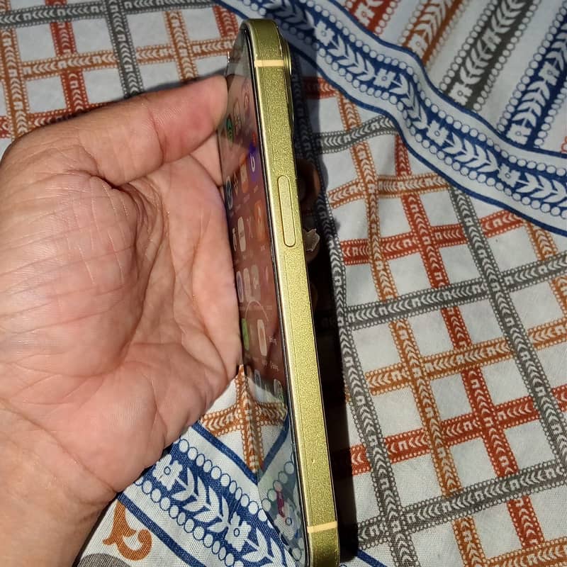 Apple iPhone 14 3