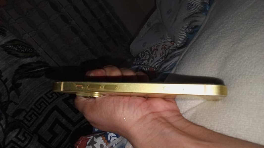 Apple iPhone 14 4