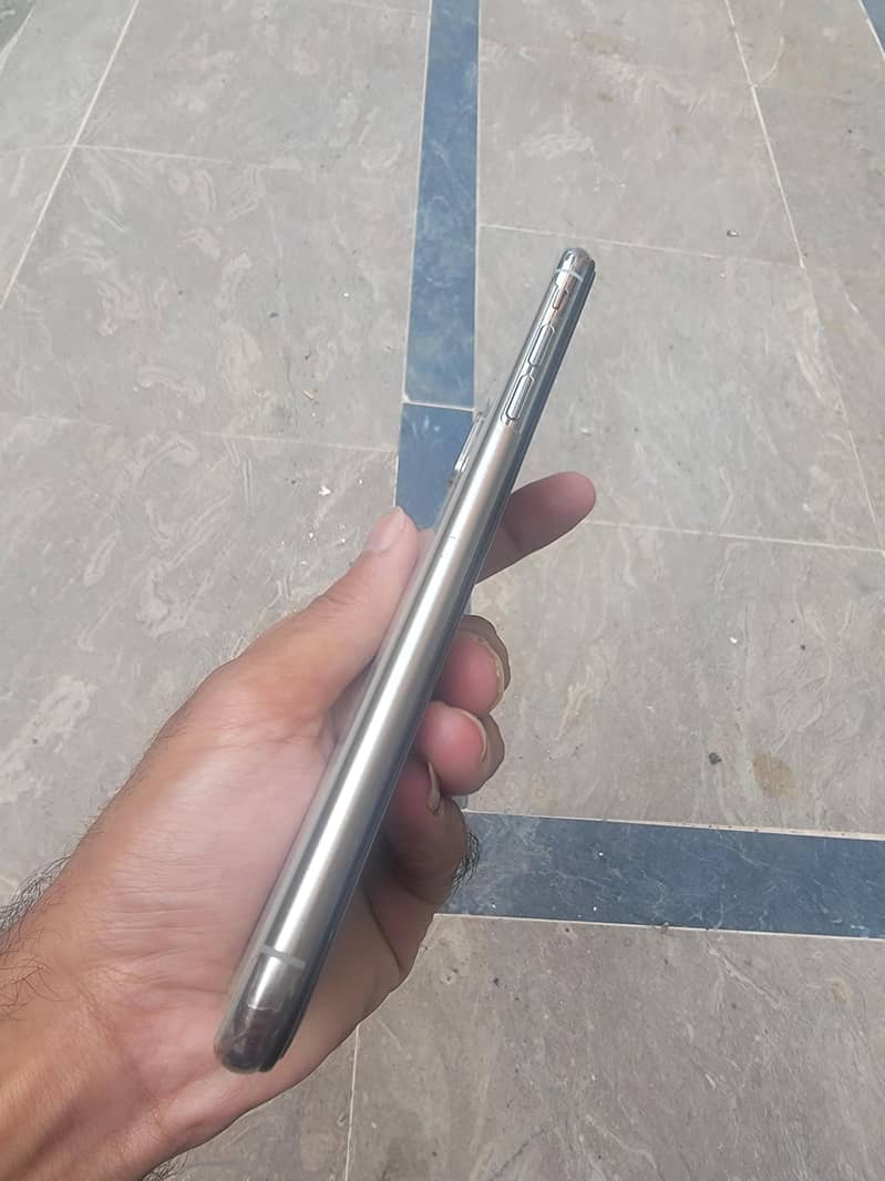 Apple iPhone XS Max 1