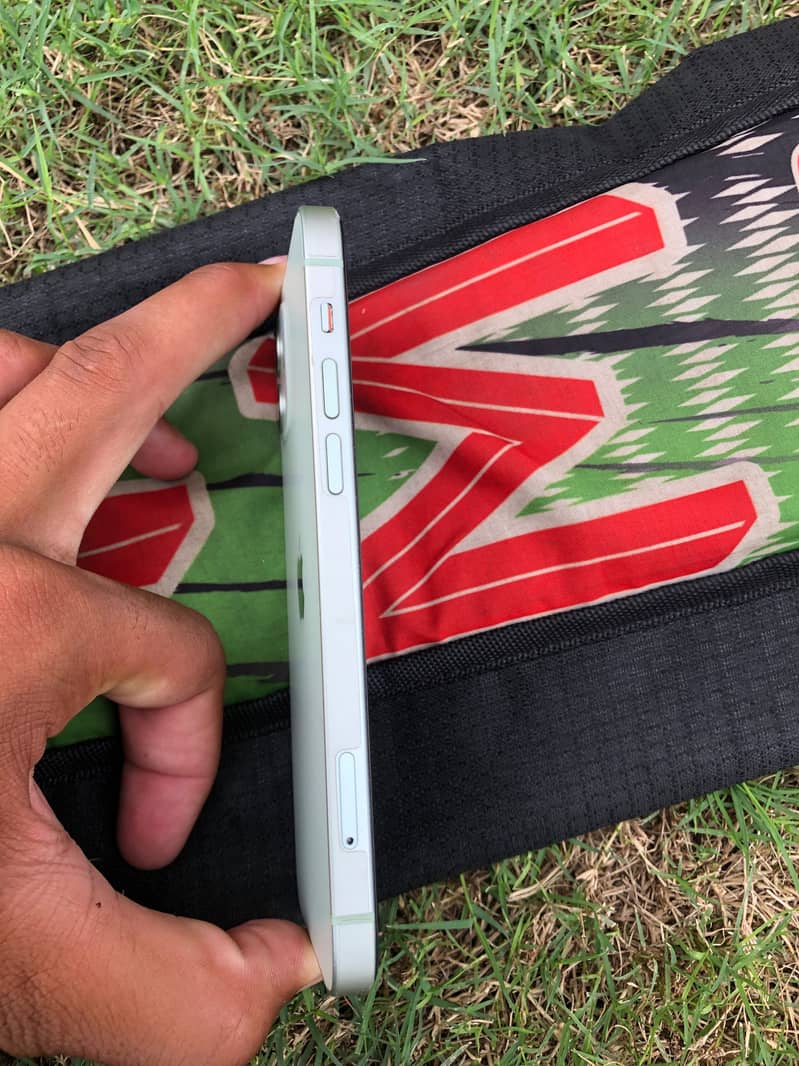 Apple iPhone 12 1