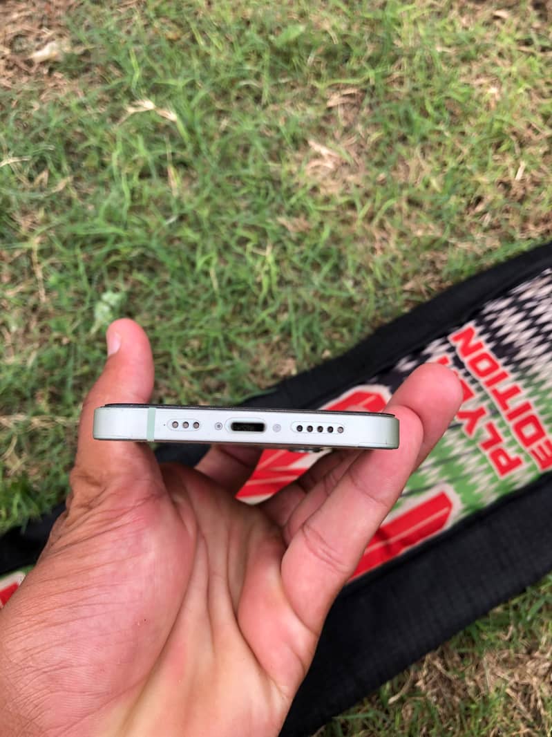 Apple iPhone 12 2