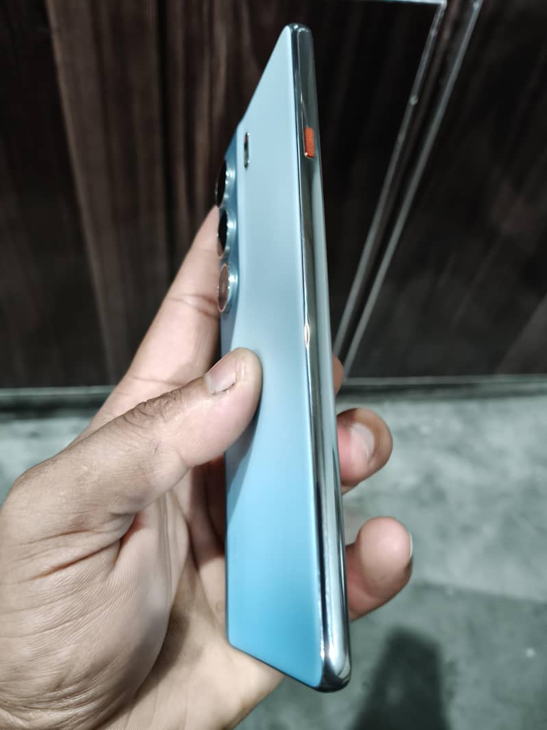 Tecno CAMON 40 14