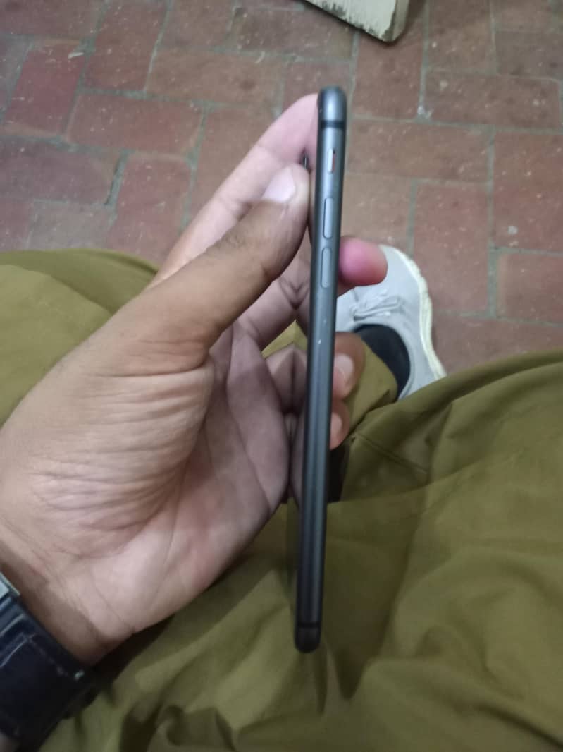Apple iPhone 8 Plus 3