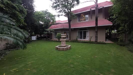 SYED BROTHERS PROUDLY OFFERS: 2-Kanal Elegant Maintanined Bungalow Is Available In The Best Block Of DHA Lahore.