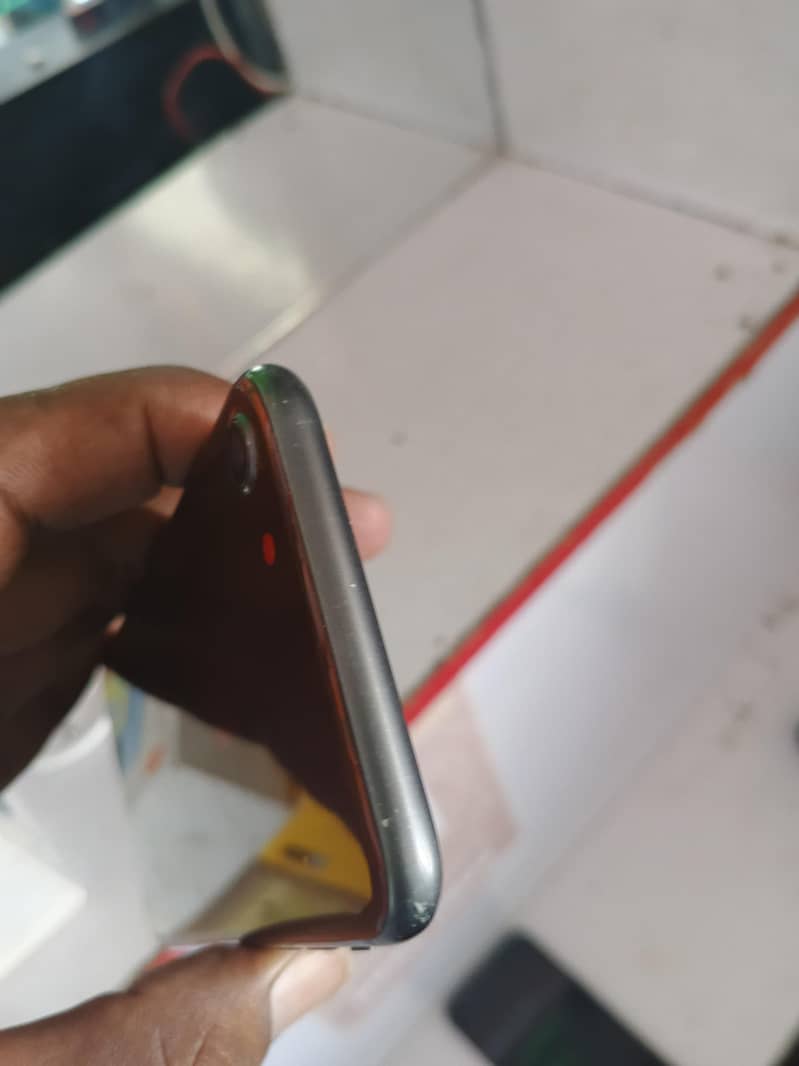 Apple iPhone 8 1