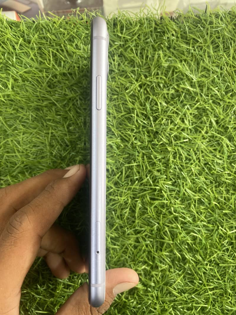 Apple iPhone 11 3
