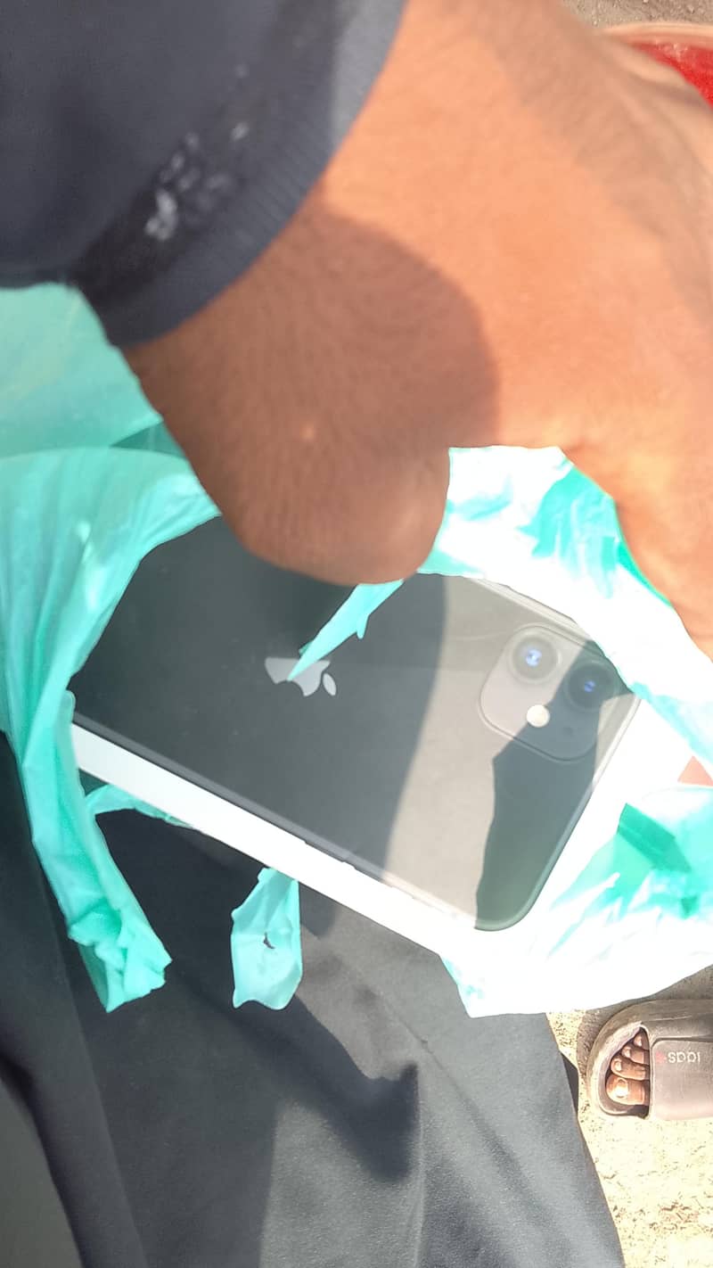 Iphone 11 new condition 7