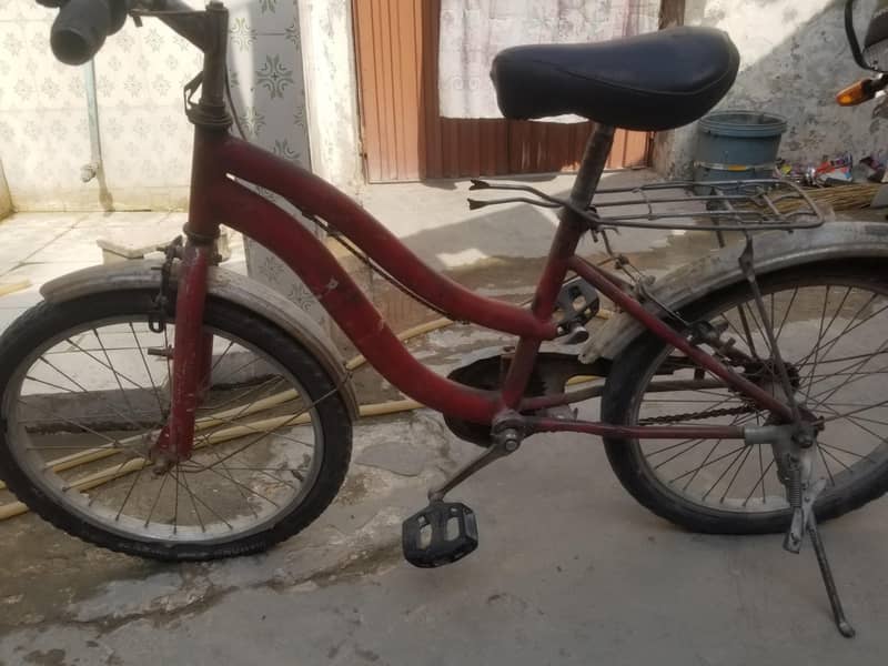 ایک عدد سائیکل فار سیل 10 سے 12 سال کا بچہ ارام سے چلا سکتا ہے 2