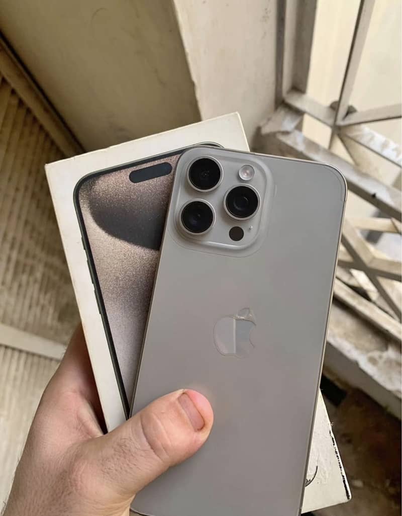 Apple iPhone 15 Pro Max 2