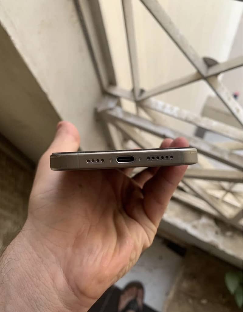 Apple iPhone 15 Pro Max 3
