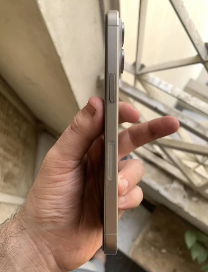 Apple iPhone 15 Pro Max 4