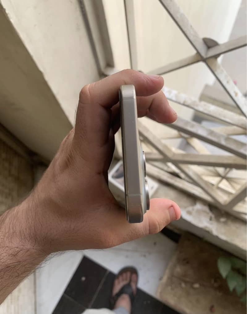 Apple iPhone 15 Pro Max 5