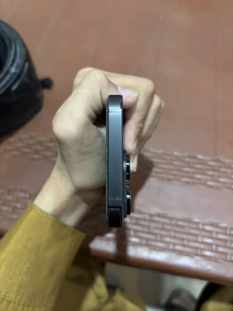 Apple iPhone 14 Pro 2