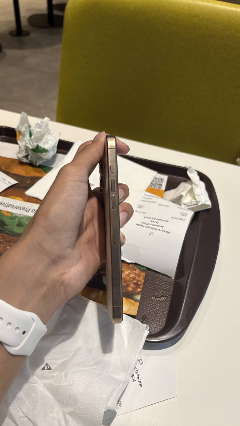 Apple iPhone 16 Pro Max 3